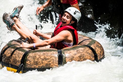 Descente-en-bouee-dans-la-region-du-Guanacaste