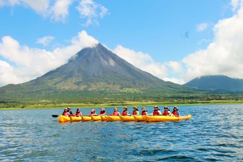 Kayak-sur-le-lac-Arenal