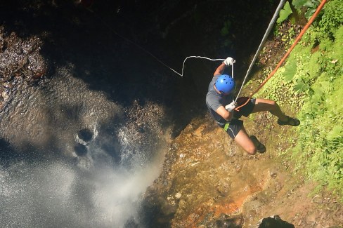 Rappel-dans-la-region-de-Montezuma