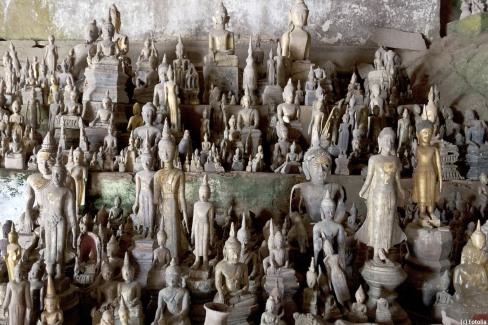 Les effigies du Bouddha dans la grotte de Pak Ou
