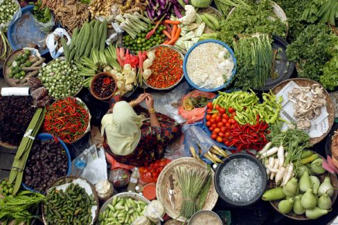 Marché local à Kuching dans l'état de Sarawak à Bornéo