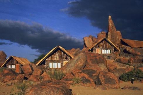 Lodge-dans-le-canyon-en-Namibie