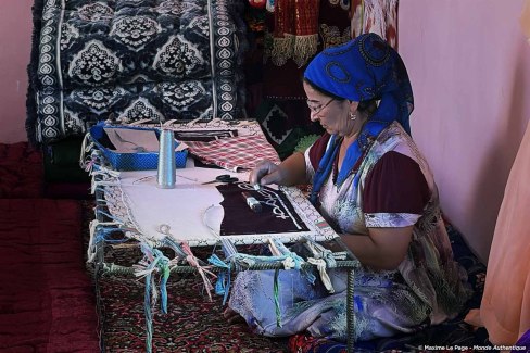 Brodeuse traditionnelle Ouzbèque