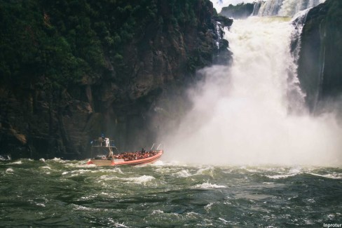 Les-impressionnantes-Chutes-dIguazu-en-bateau-Inprotur-web