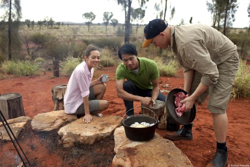 Campfire-damper-Tourism-Australia