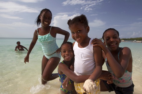 Enfants à Morgan Bluff sur l'île d'Andros