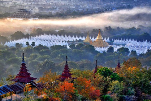 La pagode Sandamuni depuis la colline de Mandalay