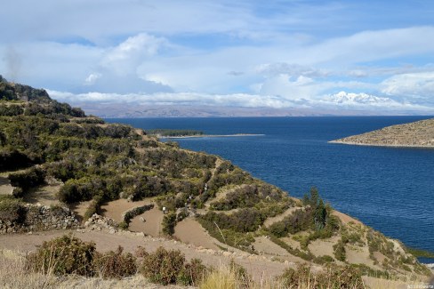 Vue de la Cordillère Royale depuis l'île du Soleil