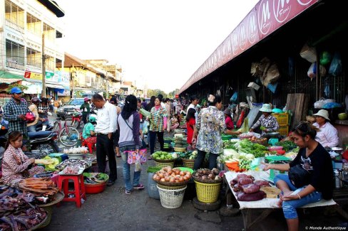 L'un des marchés colorés de Phnom Penh à découvrir en famille