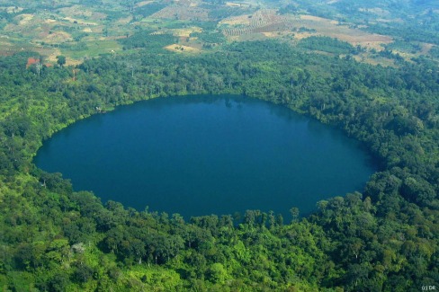 Le lac de cratère au Ratanakiri
