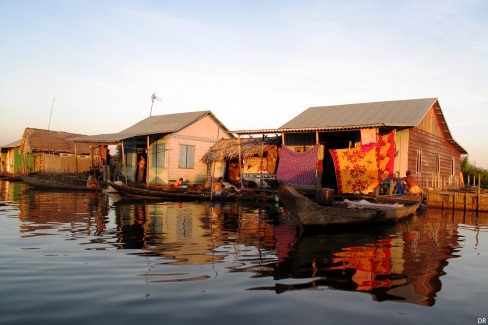 Tombée de la nuit sur la rivière Tonlé Sap