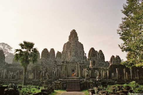 Le temple Bayon, le dernier des « temples-montagnes » du site d'Angkor