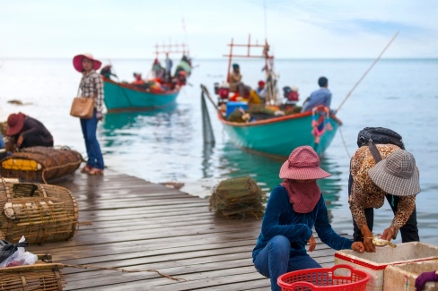 Retour de la pêche aux crabes les habitants de la province de Kep