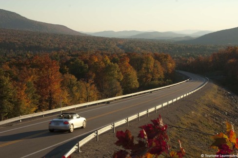 Laurentians-Autumn-Panoramic-road-tourismelaurentides-web