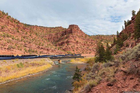 Paysage traversé par le Rocky Mountaineer au Canada