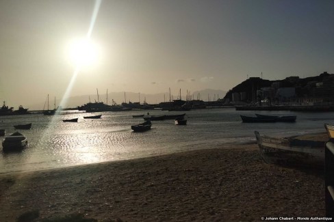 Plage près du port de Mindelo au Cap-Vert