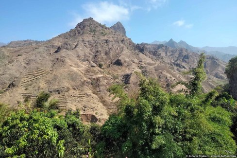 Cultures en terrasses sur les hauteurs de Santo Antão