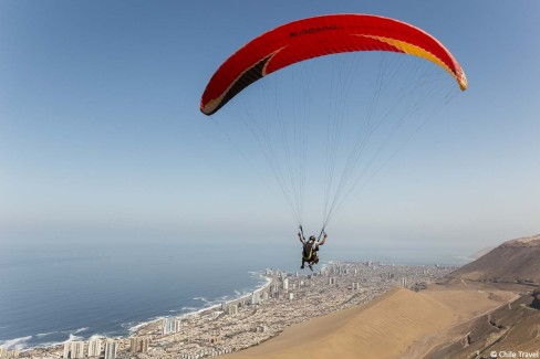 Parapente-a-Iquique-Chile-Travel-web