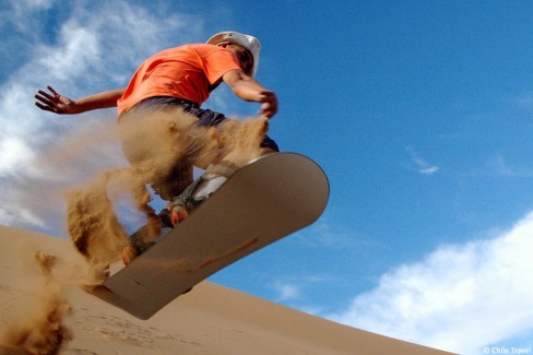 Sandboard-dans-le-desert-dAtacama-Chile-Travel-web