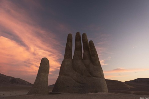 Mano-del-desierto-a-Antofagasta-Chile-Travel-web