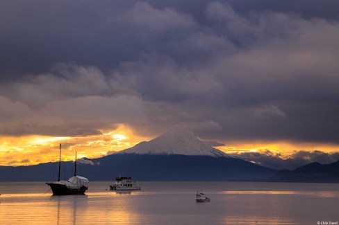 Coucher-de-soleil-sur-le-Lac-Llanquihue-Chile-Travel-web