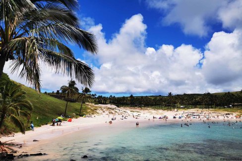 La-plage-dAnakena-a-Rapa-Nui-William-Soulivong-web