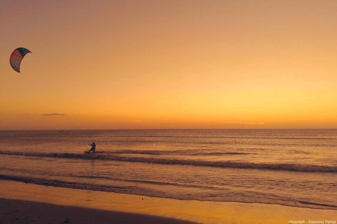 8-Guajira1-Unsplash-Giannino-Pareja-Kite-surf-a-Guajira-web