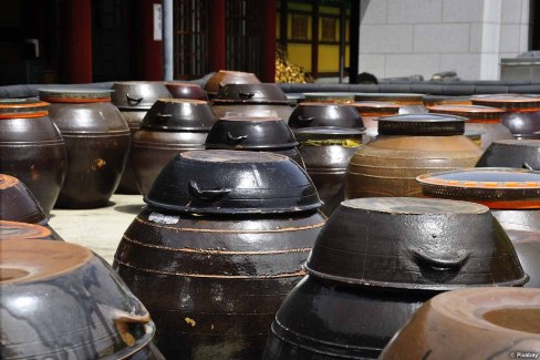 Jarres traditionnelles de macération du kimchi