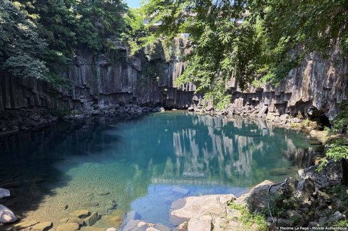 Cascade Cheonjeyeon sur l'île de Jeju