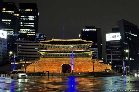 Porte Sungnyemun de nuit à Séoul