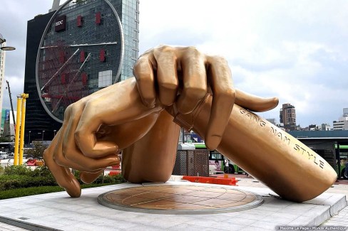 Statue symbolisant la chorégraphie de "Gangnam style"  à Séoul