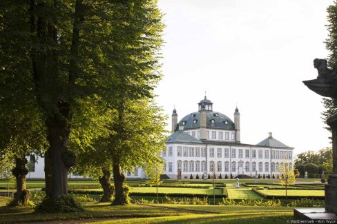 VisitDenmark-Fredensborg-slot_Kim-Wyon-web