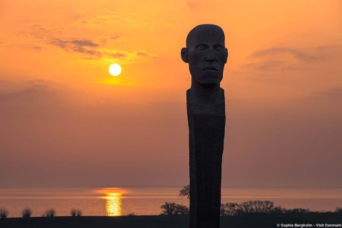 Dodekalitten au coucher du soleil, Lolland, Danemark