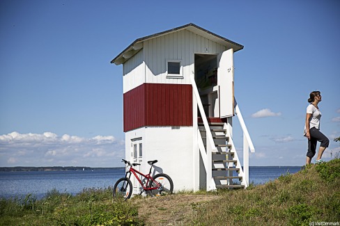 12-VisitDenmark-Panorama-Bicycle-beach-hut