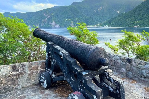 Les vestiges du fort de Scott Heads au sud de l'île de la Dominique