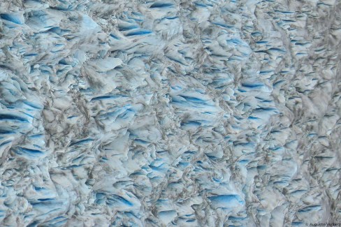 Vue aérienne d’un glacier en Alaska