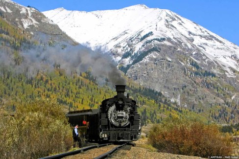 Le Durango and Silverton Narrow Gauge Railroad dans les paysages grandioses des Etats-Unis
