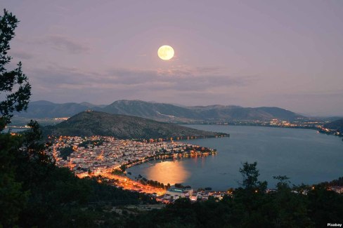 Lever de lune sur les Cyclades