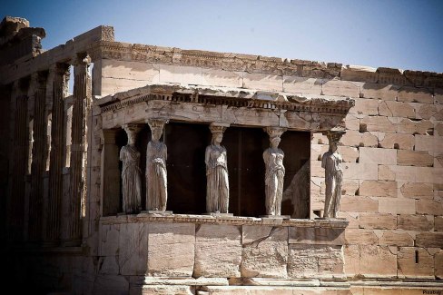 Les cariatides de l'Eréchteion à l'Acropole d'Athènes