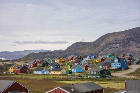 Les maisons colorées du village de Narsaq dans le sud du Groenland