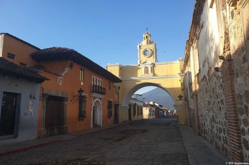 Les rues romantiques au charme suranné d'Antigua au Guatemala