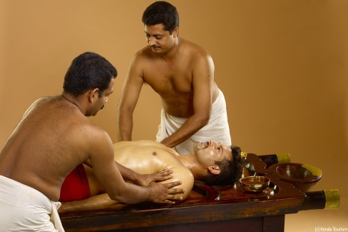 3-Massage-Abhyamgam-a-4-mains-Kerala-Tourism-web