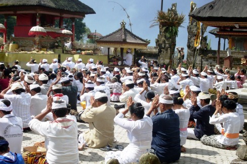 Commémoration au temple Besakih à Bali