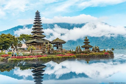 Guillaume-marques-unsplash-Temple-hindou-shivaiste-de-Pura-Ulun-Danu-Bratan-sur-lile-de-Bali-web