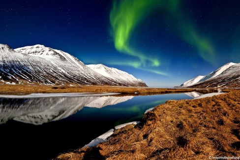 Hedinsfjordur et aurore boréale, Islande