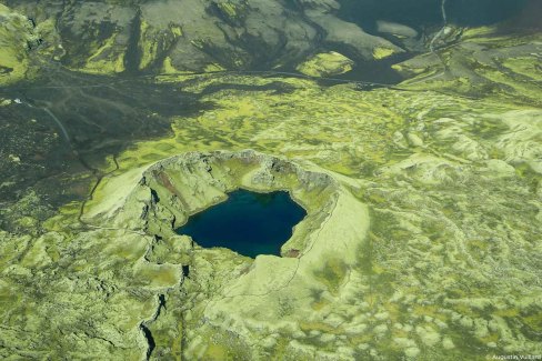 Islande-Cratere-sur-la-cote-sud-islandaise-web