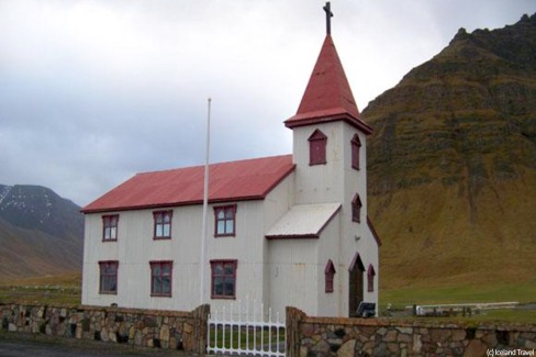 12-IcelandTravel_Holskirkja