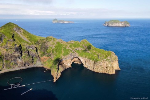 Falaise Heimaey dans l'archipel des Vestmann en Islande