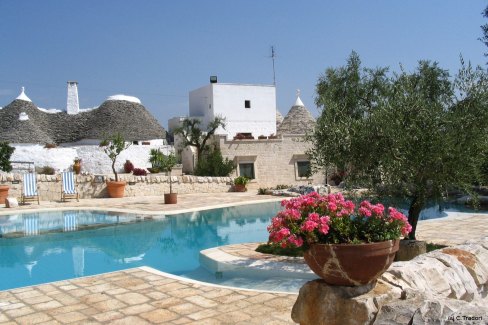 Location-en-Pouilles-region-trulli