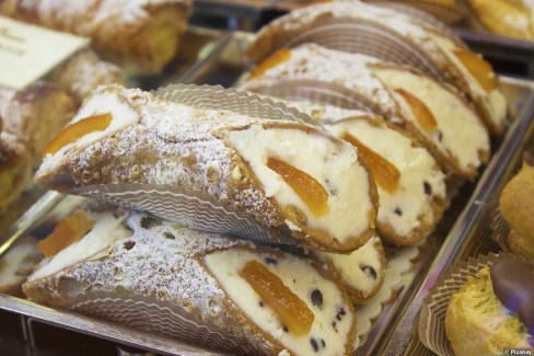 Cannoli, savoureuses douceurs sucrées de la gastronomie italienne